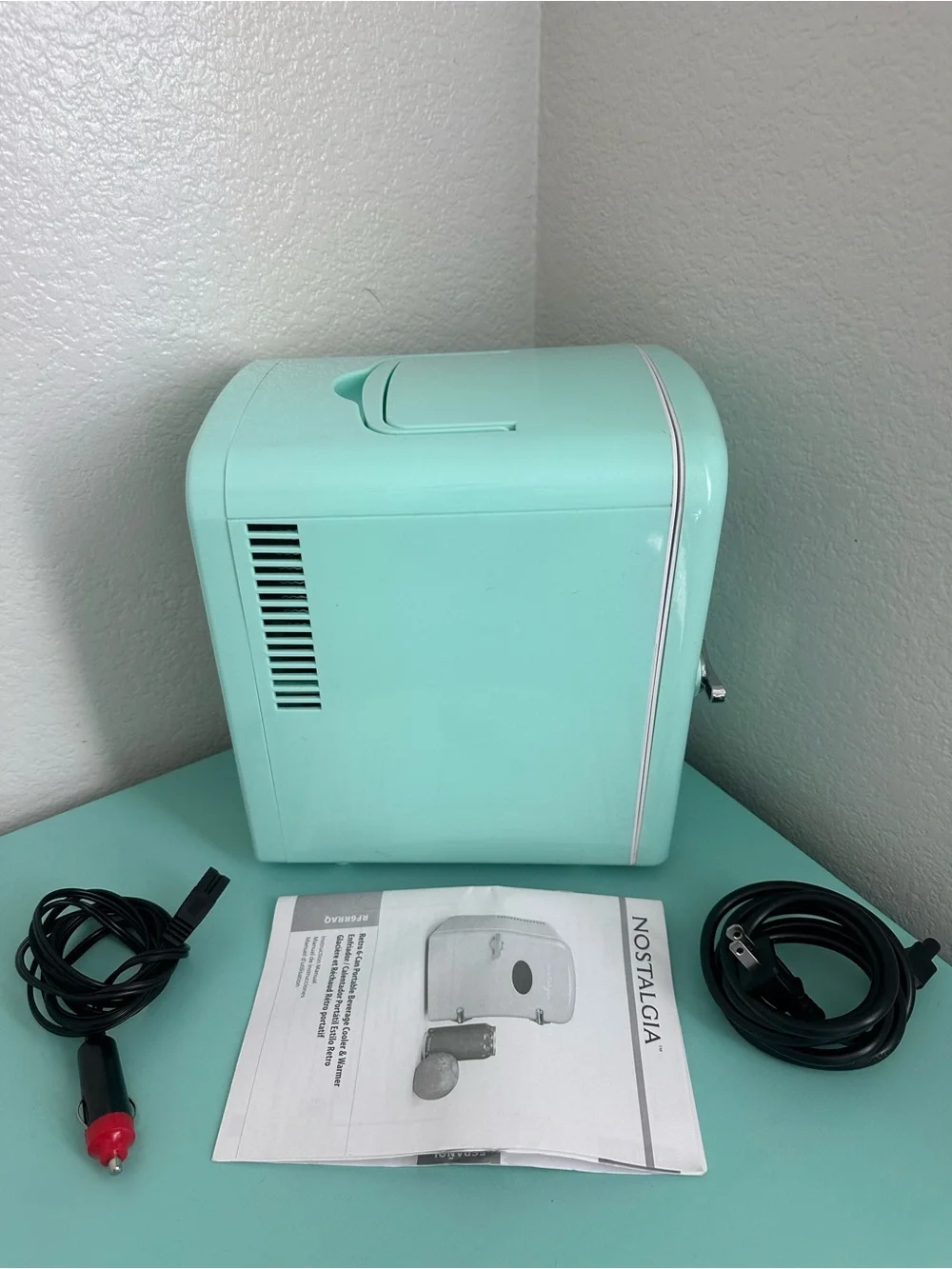Nostalgias RF6RRAQ Retro 6-Can Personal Cooling & Heating Mini Refrigerator-new